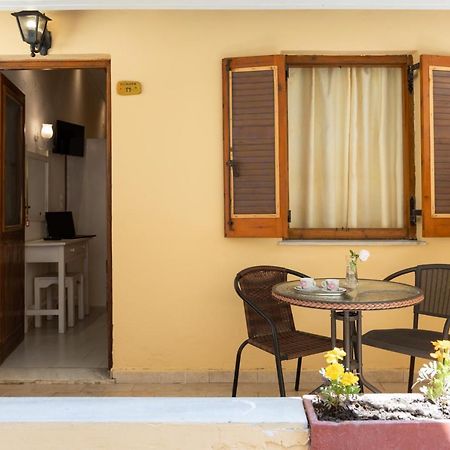 Wilde Rose Hotel Dassia  Bagian luar foto